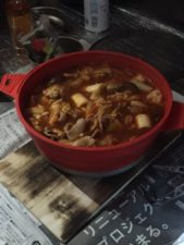 リーダーからは頑張ったご褒美でフルーツポンチのプレゼント!!そして夕食は具沢山のお鍋でした。シアワセです。