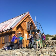 小屋はとても綺麗でした。先に素敵なご夫婦がいらっしゃいました。