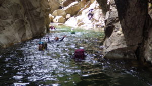 瀞を泳いで突破する