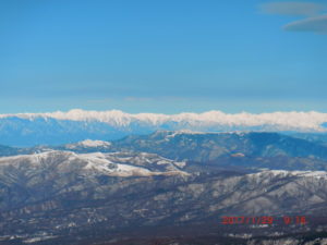 北アルプスだと思います。 私のカメラはあまり綺麗に撮れません。メンバーのみなさん綺麗な写真投稿してください。