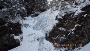 F10?滝。氷の状態悪し！