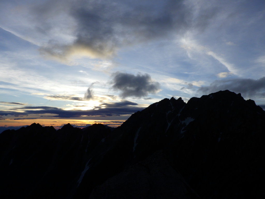夕刻の西穂奥穂の稜線